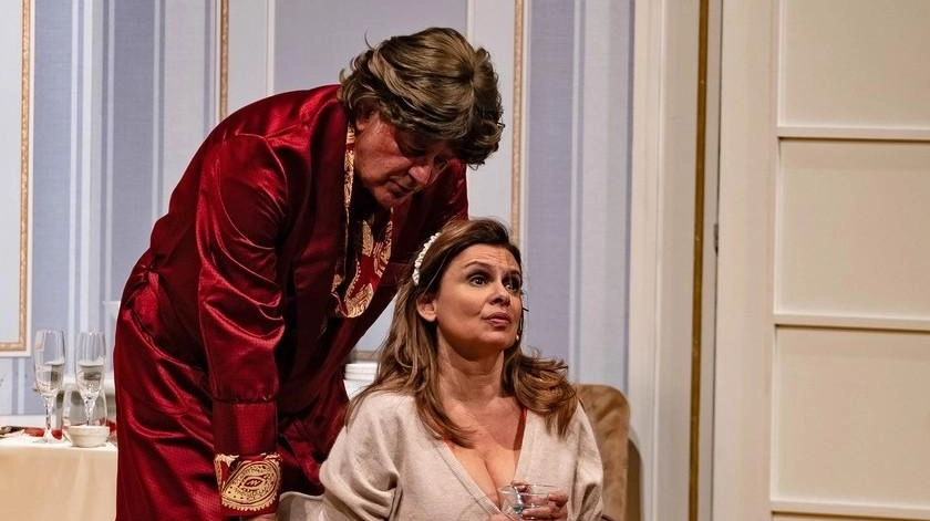 Corrado Tedeschi e Debora Caprioglio in scena con “Plaza Suite“ Corrado Tedeschi e Debora Caprioglio in scena con “Plaza Suite“