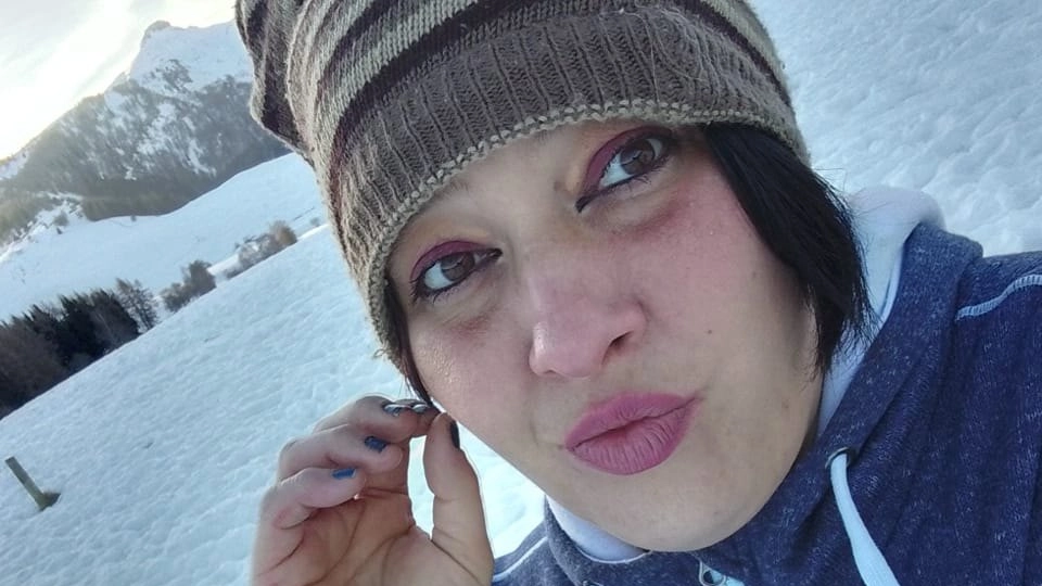 Un'immagine tratta dal profilo social di Laura Fenaroli morta ad Arco di Trento a 41 anni Un'immagine tratta dal profilo social di Laura Fenaroli morta ad Arco di Trento a 41 anni