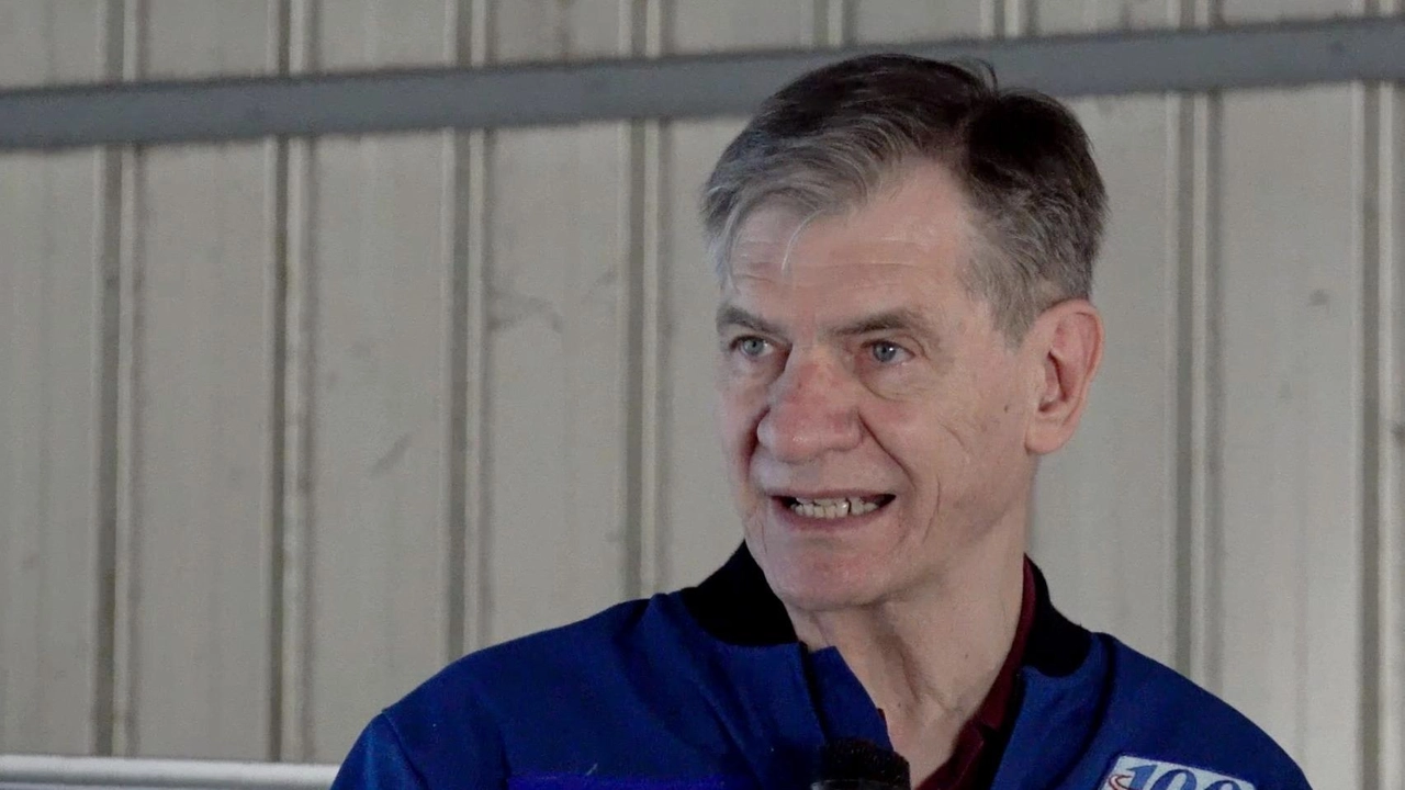 L’astronauta Paolo Nespoli interverrà sabato al Salone Estense di Varese sul tema «Ritorno alla Luna» L’astronauta Paolo Nespoli interverrà sabato al Salone Estense di Varese sul tema «Ritorno alla Luna»
