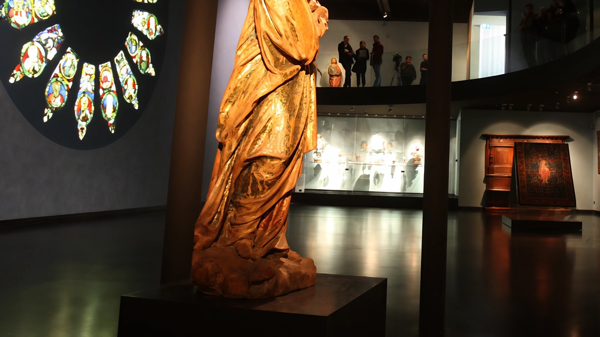 L’ala più nuova del Museo del Duomo realizzata dalla famiglia Gaiani Sullo sfondo il vecchio rosone L’ala più nuova del Museo del Duomo realizzata dalla famiglia Gaiani Sullo sfondo il vecchio rosone