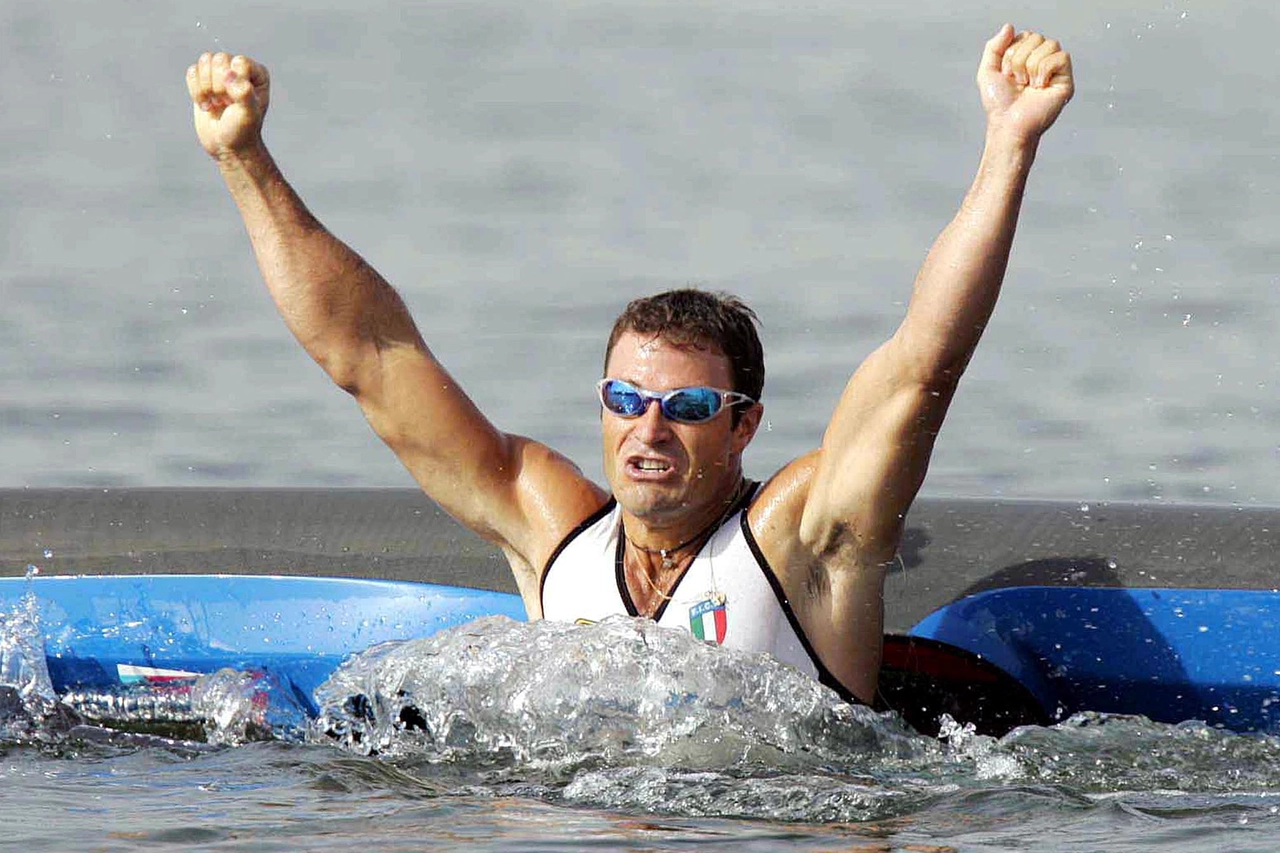 Antonio Rossi alle olimpiadi di Atene 2004 (Ansa)