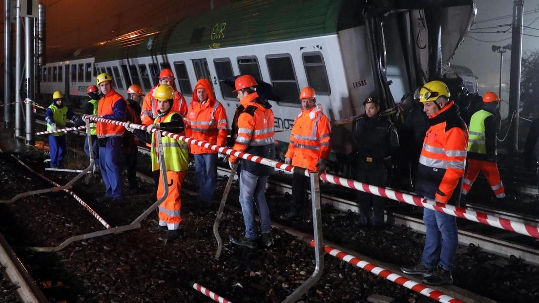 Cinque anni al capo manutentore. Nel disastro ferroviario morirono in tre, i parenti: "Siamo sconvolti" Cinque anni al capo manutentore. Nel disastro ferroviario morirono in tre, i parenti: "Siamo sconvolti"
