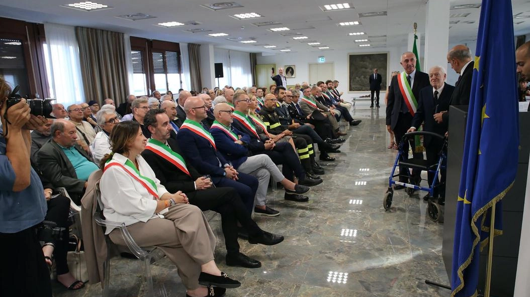 Finirono nei campi di concentramento nazisti dopo l’armistizio dell’8 settembre. Le storie del cappellano militare e del telegrafista che salvò centinaia di vite. Finirono nei campi di concentramento nazisti dopo l’armistizio dell’8 settembre. Le storie del cappellano militare e del telegrafista che salvò centinaia di vite.