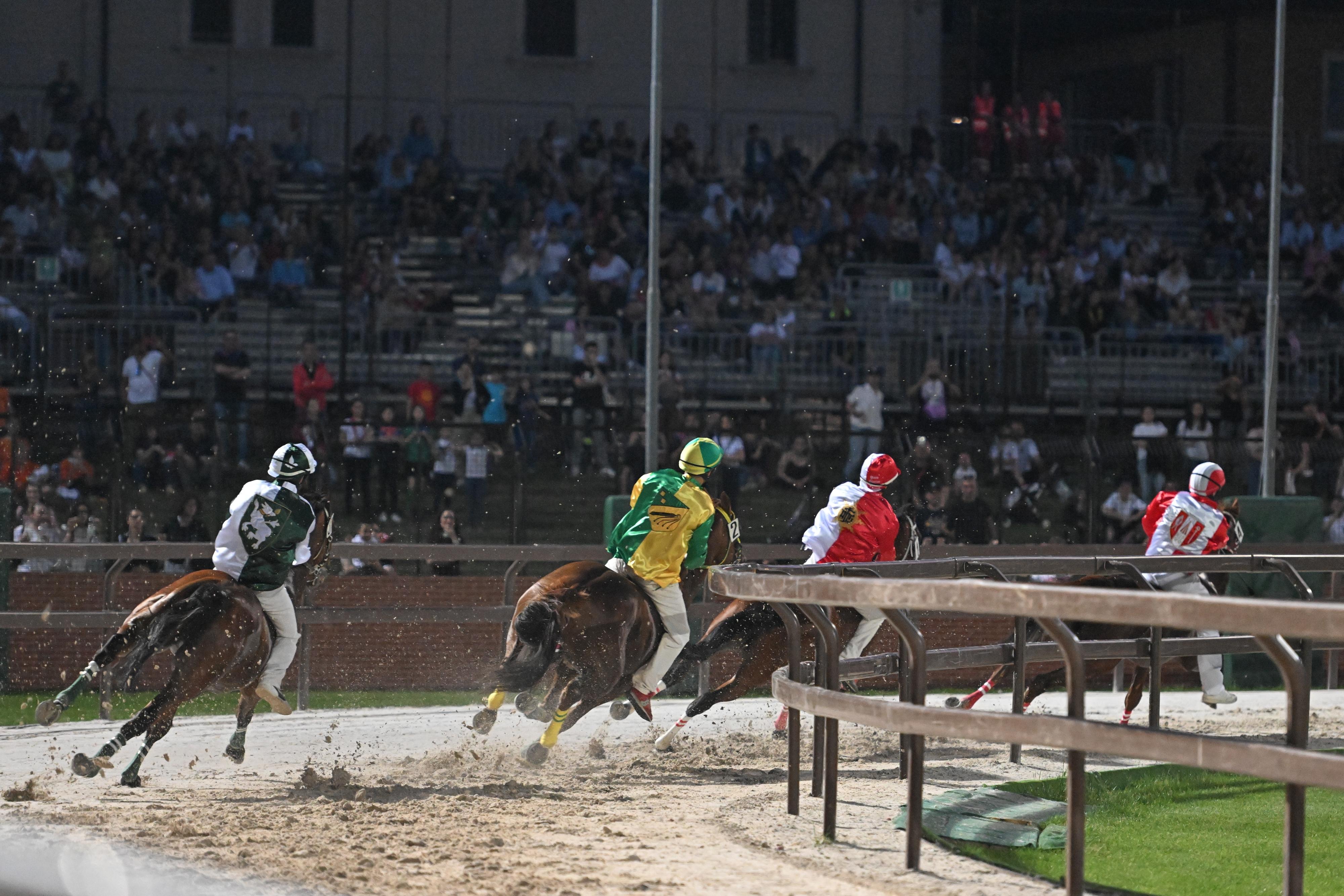 palio di legnano a 4 giorni dalla corsa il rischio maltempo cancella le prove libere di giovedì 22 maggio