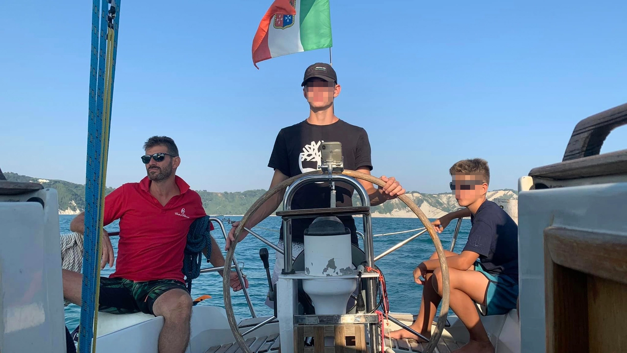 Da sinistra Fabio C., il reo confesso Riccardo, il fratellino Lorenzo (da Facebook) Da sinistra Fabio C., il reo confesso Riccardo, il fratellino Lorenzo (da Facebook)