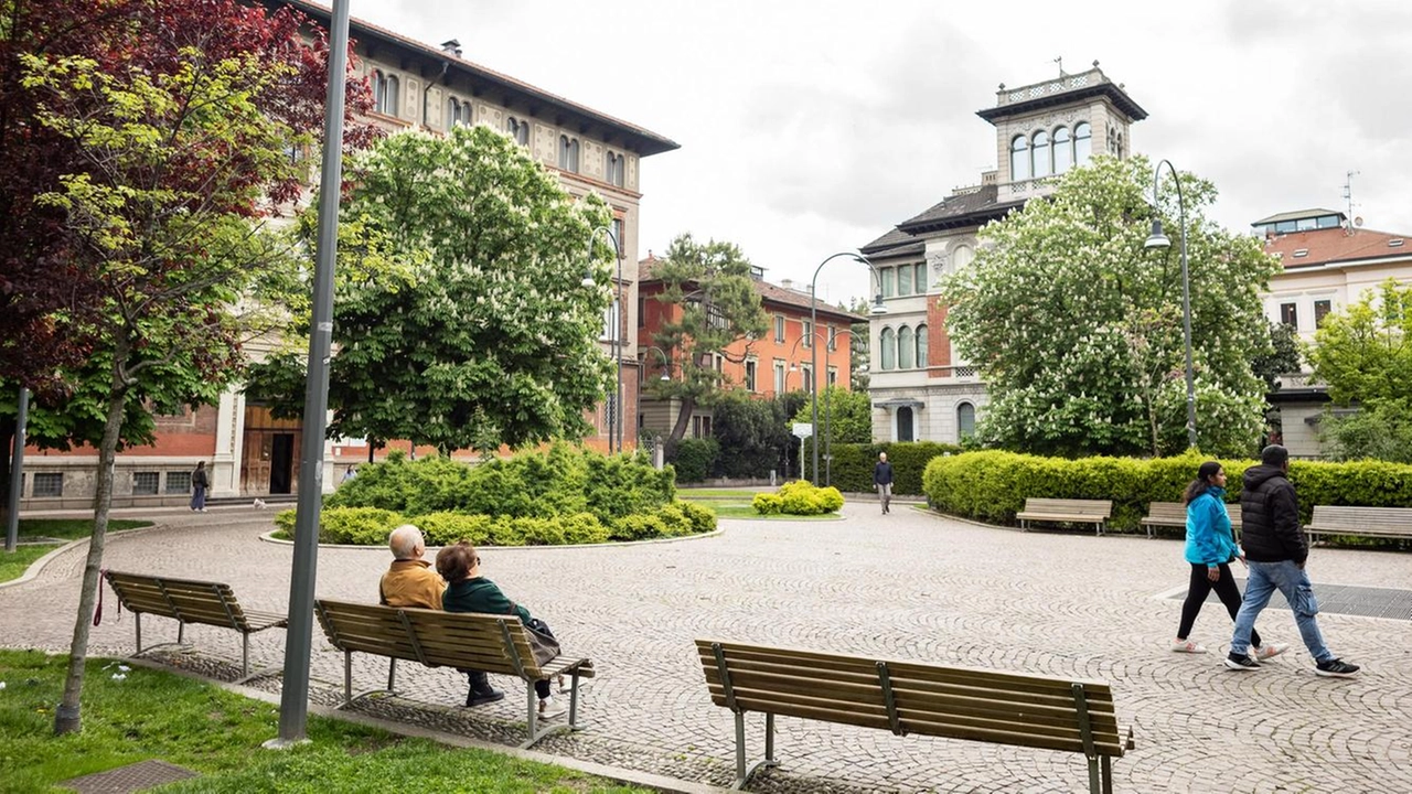È ormai una delle piazze turistiche della città. Potere di Instagram e delle bellissime magnolie che ogni primavera colorano di...