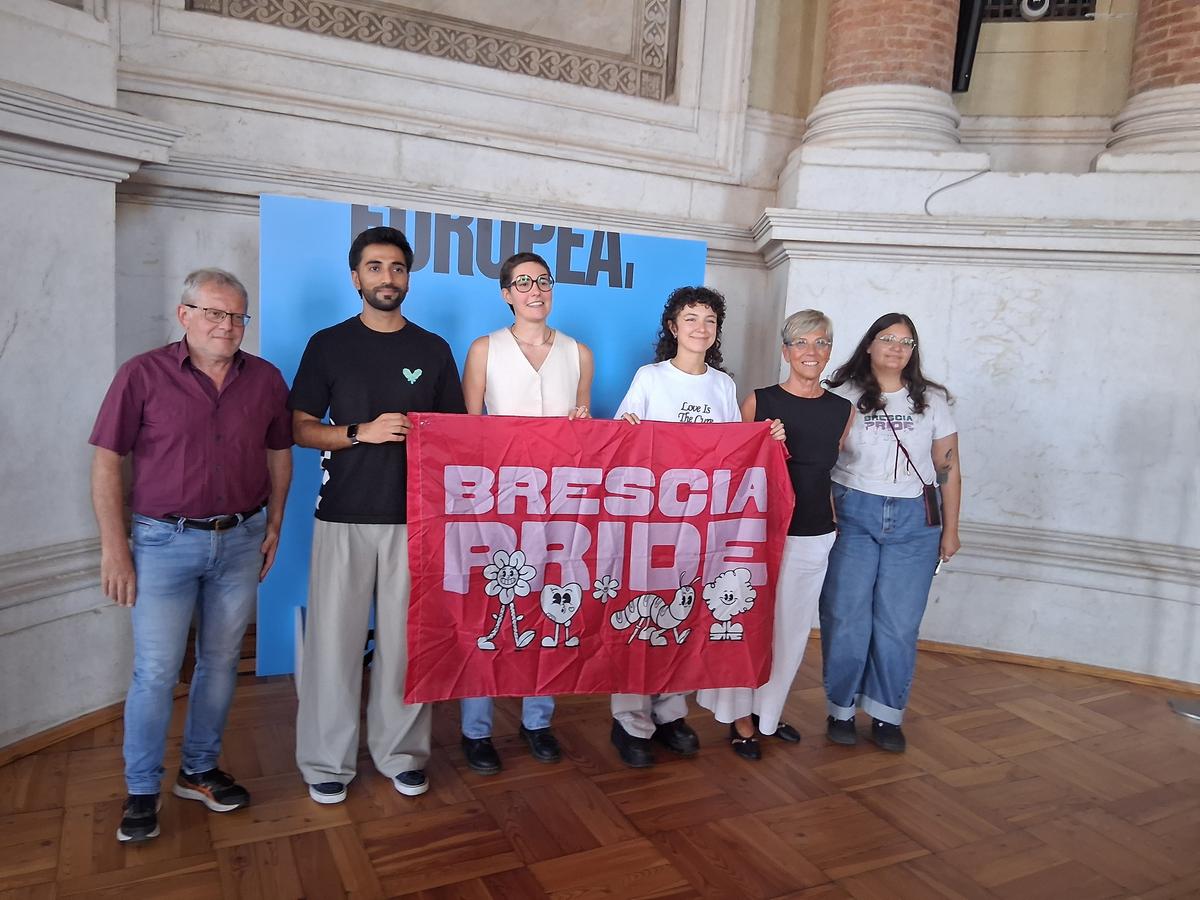 Brescia Pride, cresce la tensione: striscioni contro la sfilata