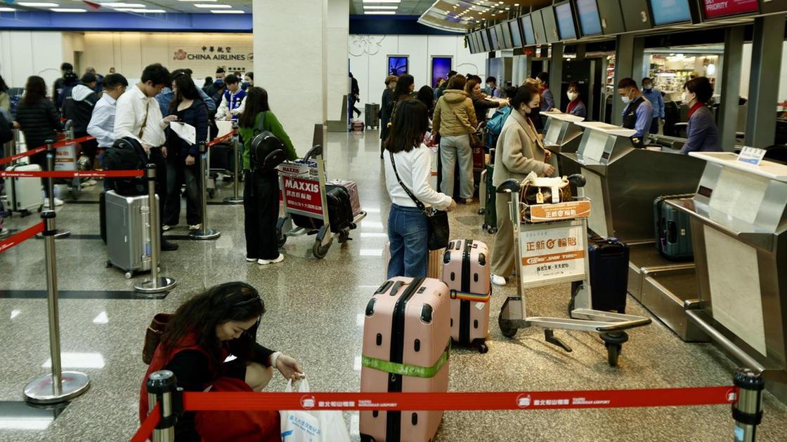 derubano una passeggera bloccati nella fuga in taxi da Ilgiorno.it derubano una passeggera bloccati nella fuga in taxi