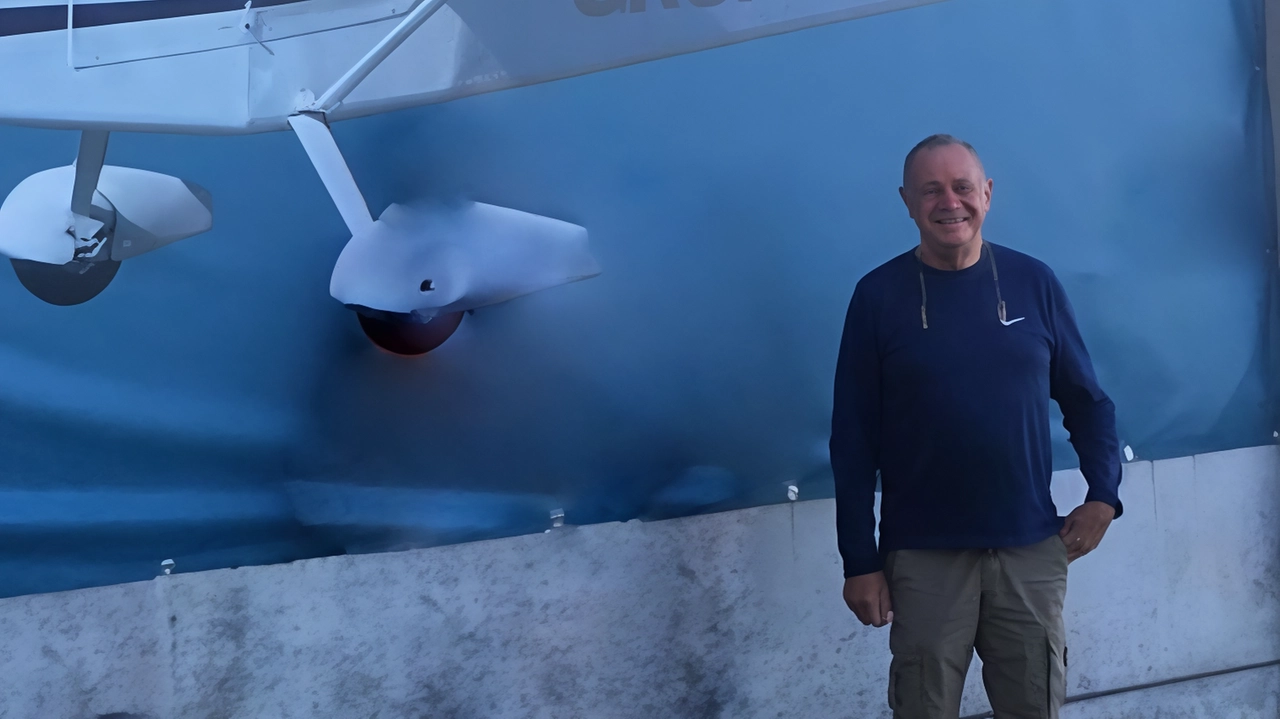 Paolo Modena direttore della Scuola volo dell’avio superficie Club Astra di Mezzana Bigli