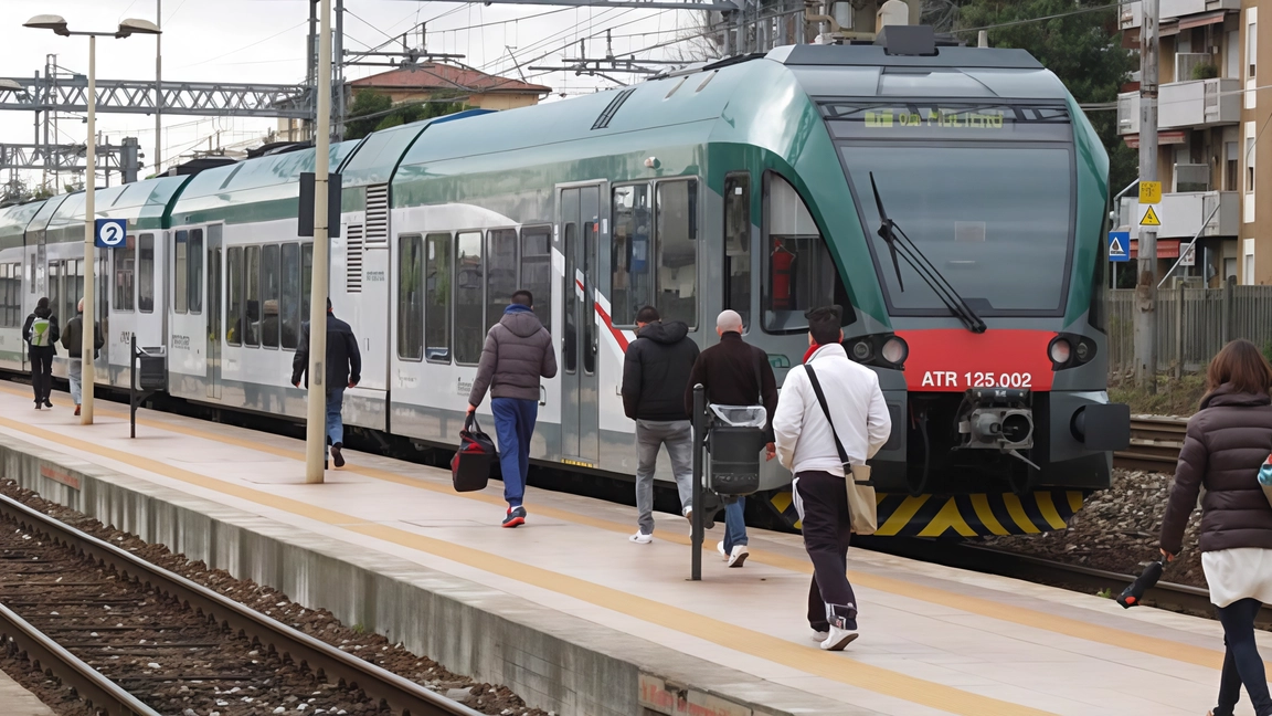 Da una parte i lavori di manutenzione sui binari tra le stazioni di Milano Porta Garibaldi-Greco Pirelli e Monza che... Da una parte i lavori di manutenzione sui binari tra le stazioni di Milano Porta Garibaldi-Greco Pirelli e Monza che...