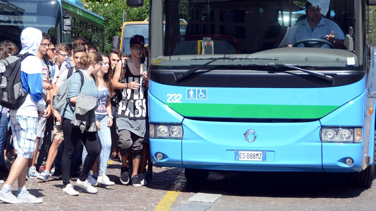 Lo shuttle della Valsassina. È il nuovo servizio di trasporto pubblico tra Barzio, Cassina Valsassina, Cremeno e Moggio. A lanciarlo,... Lo shuttle della Valsassina. È il nuovo servizio di trasporto pubblico tra Barzio, Cassina Valsassina, Cremeno e Moggio. A lanciarlo,...