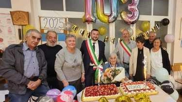 Una festa che ha unito due paesi quella per nonna Regina Danieli (nella foto) che proprio il 25 Aprile, il...