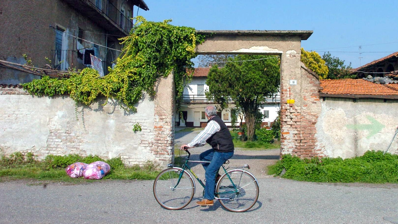La storica Cascina Burattana è una rara testimonianza di architettura contadina lombarda La storica Cascina Burattana è una rara testimonianza di architettura contadina lombarda