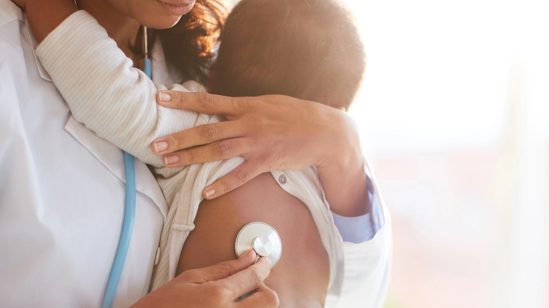 Il virus sinciziale causa infezioni respiratorie nel 60% dei bambini che colpisce sotto l'anno di vita (iStock)