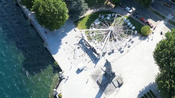 Lecco, la ruota panoramica crollava e la gente si faceva i selfie. Il racconto della giostraia testimone