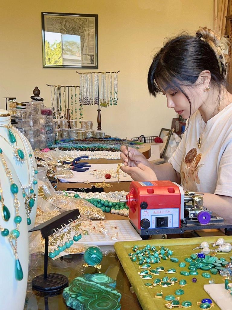 La storia di Lihua. Dall’amore nascono gioielli La storia di Lihua. Dall’amore nascono gioielli