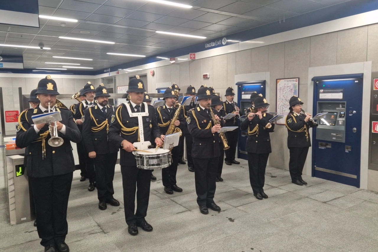 La banda della Polizia locale di Milano alla stazione San Cristoforo