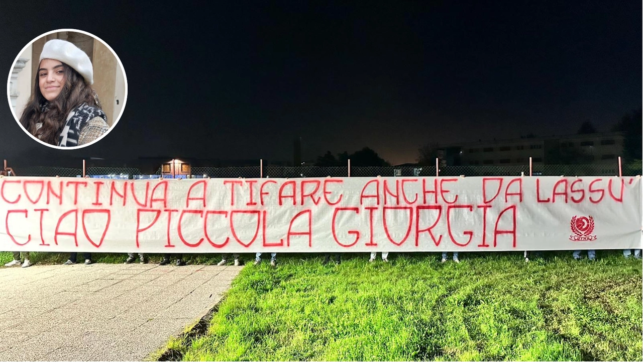 Gli ultras del Mantova ricordano con uno striscione Giorgia Coraini Gli ultras del Mantova ricordano con uno striscione Giorgia Coraini