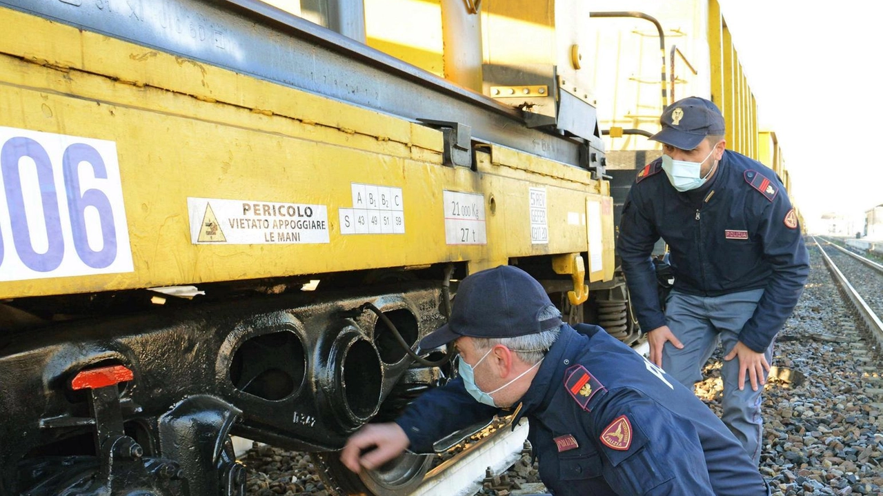 L’incidente il 23 novembre 2020, erano le 2.50, durante la pandemia, lungo la linea ferroviaria Treviglio-Romano di Lombardia. Un... L’incidente il 23 novembre 2020, erano le 2.50, durante la pandemia, lungo la linea ferroviaria Treviglio-Romano di Lombardia. Un...