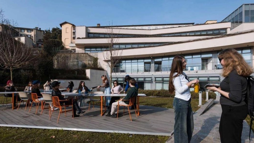 Il confronto tra i rapporti AlmaLaurea 2025 e 2023 conferma il trend positivo "Dati fondamentali per comprendere meglio quali azioni portare avanti". Il confronto tra i rapporti AlmaLaurea 2025 e 2023 conferma il trend positivo "Dati fondamentali per comprendere meglio quali azioni portare avanti".