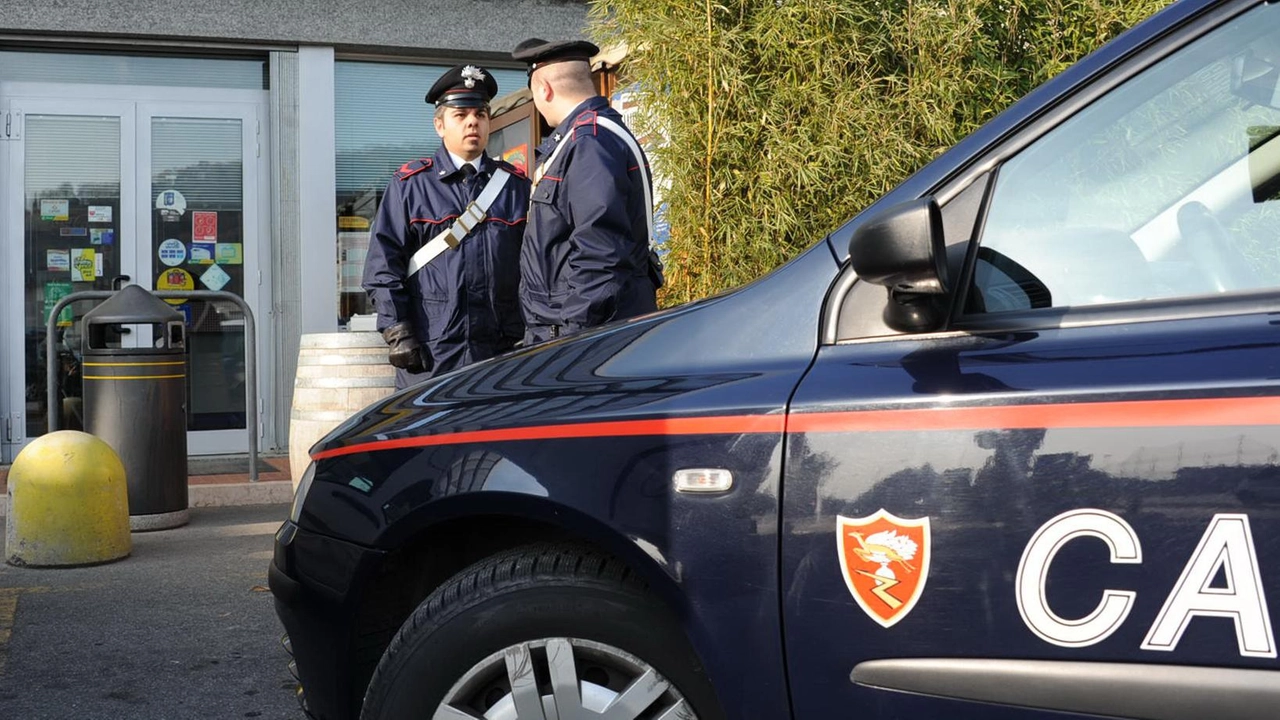 I carabinieri di Treviglio indagano sui motivi dell’accaduto Non si esclude un movente legato al mondo dello spaccio