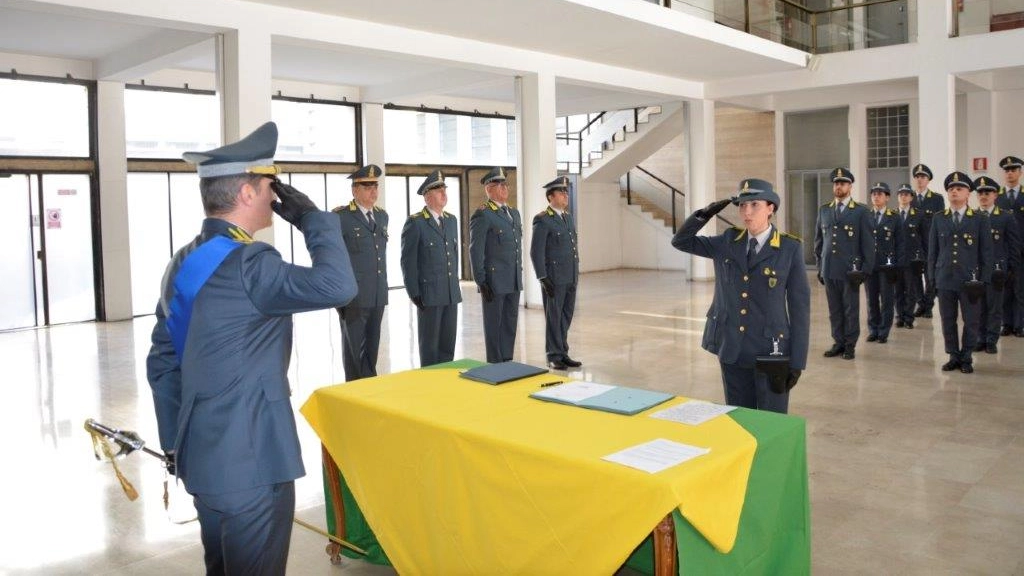 Il giuramento a Palazzo Terragni, sede del Comando Provinciale. Il colonnello Donega ha sottolineato l'importanza morale, etica e giuridica del loro impegno solenne