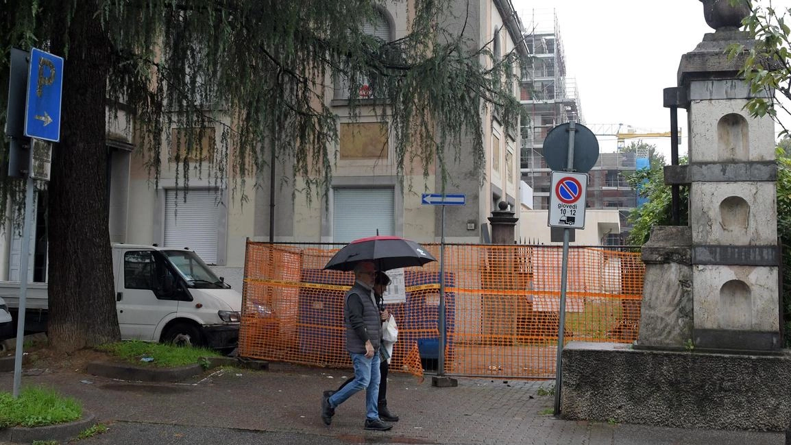 Melzo, la situazione più grave alla palestra di via De Amicis. Riapertura tra un anno. per la media di viale Gavazzi. Melzo, la situazione più grave alla palestra di via De Amicis. Riapertura tra un anno. per la media di viale Gavazzi.