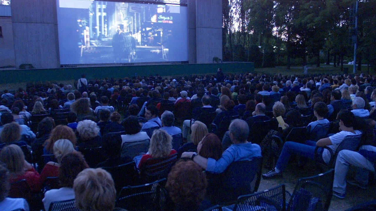 Open-air films also in the month of August in the garden of Palazzo Borromeo on the initiative of Excelsior Cinema&Teatro