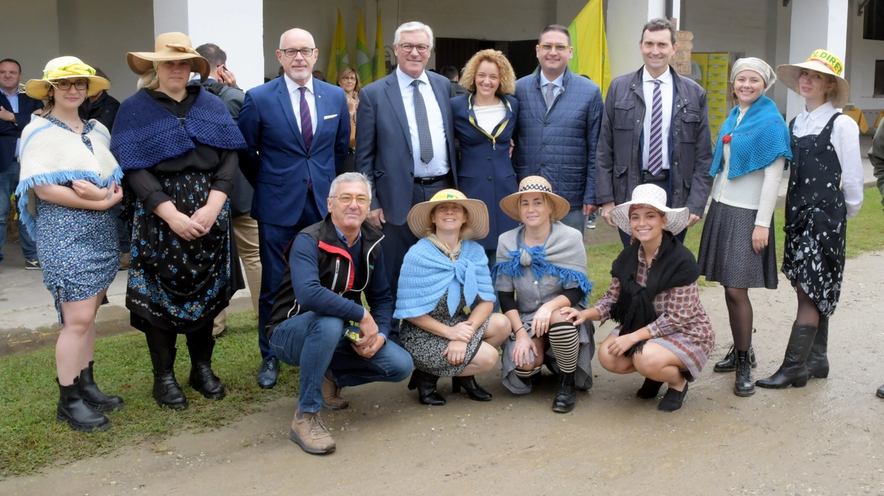 Un evento per celebrare gli 80 anni del Carnaroli (con al centro la presidente di Coldiretti Pavia, Silvia Garavaglia)