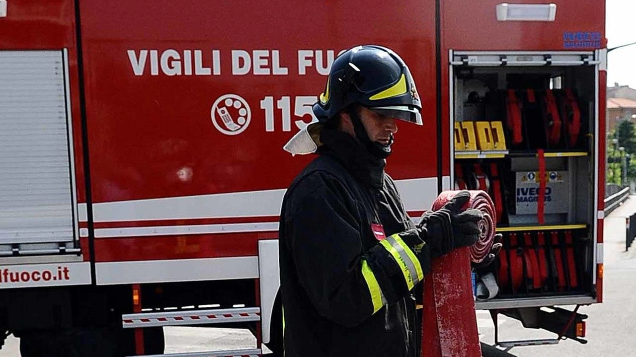 I vigili del fuoco hanno domato l'incendio a Gussago I vigili del fuoco hanno domato l'incendio a Gussago