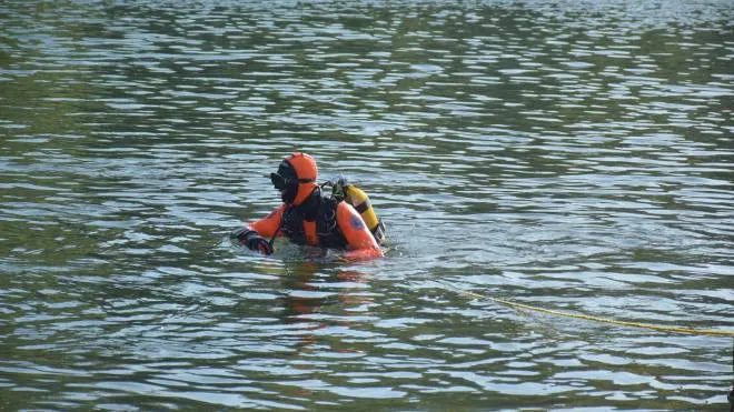 bereguardo - pavia  annegato un bimbo si 8 anni scivolato dalle braccia del padre sulle rive del fiume ticino a pochi metri dal ponte di barche - foto torres