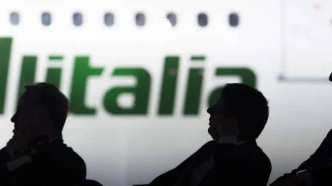 Alitalia: meno dipendenti in solidarietà (foto Ansa)