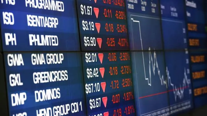 A board at the Australian Securities Exchange shows losses on the stock market in Sydney on July 4, 2016.
Economists on July 4 warned a hung parliament risks Australia's coveted AAA credit rating with the inconclusive result of weekend elections seen as bad news for the economy and investment markets.
 / AFP PHOTO / WILLIAM WEST / TO GO WITH Australia-vote-politics-economy,FOCUS by Martin PARRY