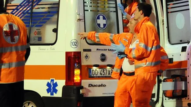 Lo straniero è stato portato in ospedale con l'ambulanza