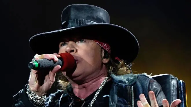 (FILES) This file photo taken on May 10, 2016 shows US singer Axl Rose as he performs with Australian band AC/DC in Sevilla. 


Guns N' Roses will play a string of stadium concerts in Europe next year, extending a lucrative reunion tour that had once seemed improbable. The hard rockers on December 5, 2016 announced 18 concerts in Europe starting in Dublin on May 27 plus a show in Tel Aviv on July 15, 2017.Guns N' Roses singer Axl Rose and guitarist Slash reunited this year for the first time since 1993, reviving a tumultuous collaboration that became one of the most successful in rock history.
 / AFP PHOTO / CRISTINA QUICLER