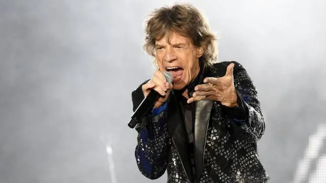 Singer Mick Jagger of the British band 'The Rolling Stones' performs on stage during a concert of their European tour 'Stones - No Filter' in Zurich, Switzerland, Wednesday, Sept. 20. 2017. (Walter Bieri/Keystone via AP) [CopyrightNotice: © KEYSTONE / WALTER BIERI]