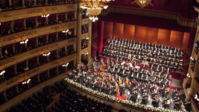 20051223 - MILANO - SPE : NATALE: CONCERTO ALLA SCALA.
L'interno della Scala, a Milano, durante il concerto di Natale dell'Orchestra e Coro del Teatro, diretti da Daniel Barenboim.
ANSA / PAL