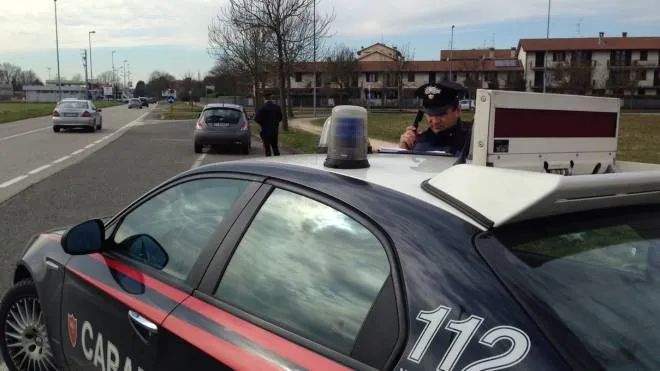 I carabinieri di Pavia impegnati in un controllo stradale