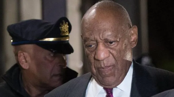 epa06694773 (FILE) -  US entertainer Bill Cosby (C) departs the Montgomery County Courthouse in Norristown, Pennsylvania, USA, 25 April 2018 (issued 26 April 2018). Jury has reached a verdict in Bill Cosby sexual assault retrial.  EPA/TRACIE VAN AUKEN