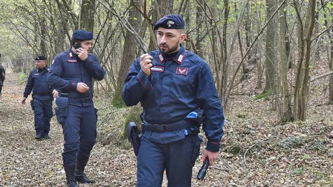 Carabinieri nel bosco