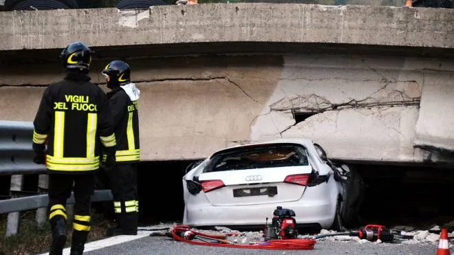 L’auto di Claudio Bertini rimasta schiacciata dal ponte crollato il 28 ottobre 2016