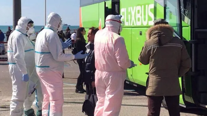 I passeggeri di  un autobus proveniente dalla Lombardia sono sottoposti ad un controllo all'arrivo  a Salerno, 8 marzo 2020. ANSA