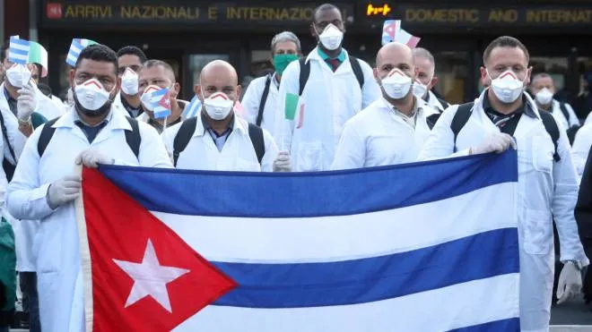 I medici arrivati da Cuba per fronteggiare l'emergenza sanitaria dovuta alla diffusione del Coronavirus, Milano, 22  Marzo 2020.
ANSA / MATTEO BAZZI