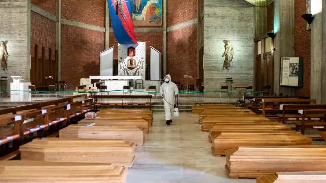 Soldiers of Italian Army take charge of 45 coffins at San Giuseppe Church at Seriate (Bergamo) during the Coronavirus emergency, 25 March 2020. The coffins will be transported to Ferrara's crematorium. ANSA/ANDREA FASANI