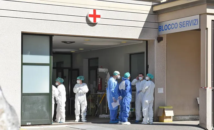 L’ospedale Fatebenefratelli di Erba durante le fasi drammatiche dell’emergenza coronavirus con tanti pazienti in arrivo al pronto soccorso