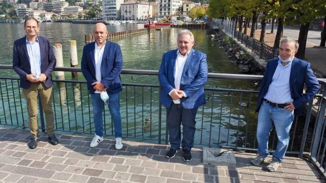 Massimo Sertori insieme a Fabrizio Turba,. al vicesindaco Adriano Caldara e al neoassessore ai Lavori Pubblici, Pierangelo Gervasoni