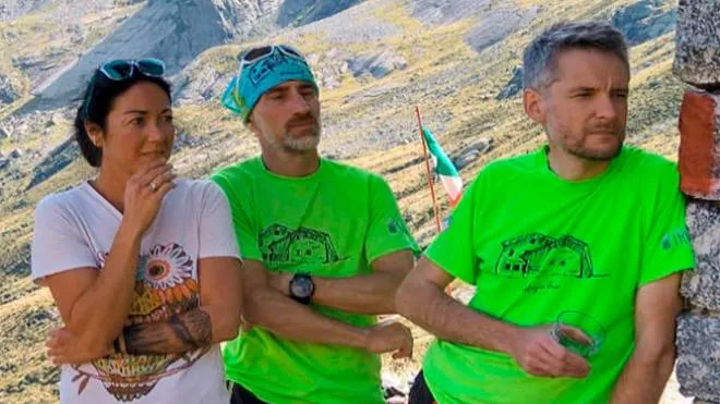 Elena Cosmo con Alberto Vitali e Stefano Rimoldi al rifugio Omio in Val Masino