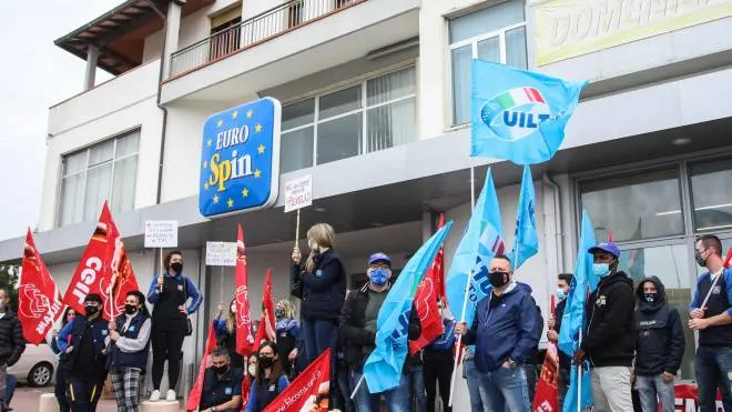 La protesta del novembre scorso dei dipendenti Eurospin a Sovigliana di Vinci