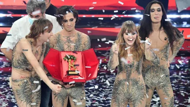 Italian band Maneskin pose with the prize after winning the 71st Sanremo Italian Song Festival, Sanremo, Italy, 06 March 2021. The festival runs from 02 to 06 March.    ANSA/ETTORE FERRARI