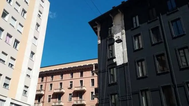 Gli interventi sulla facciata di via Aldrovandi e il confronto con le tonalità precedenti
